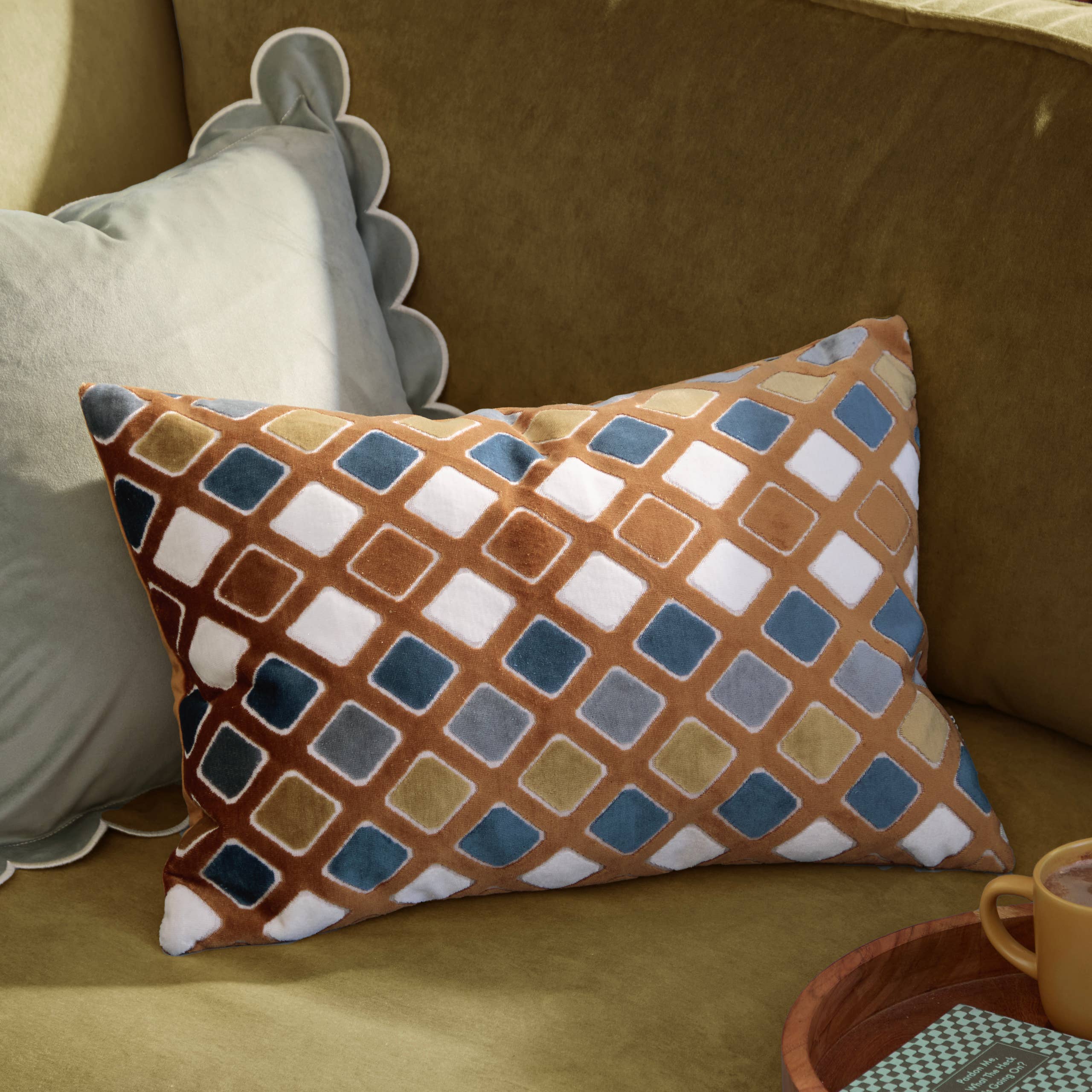 Metro Diamond Velvet Cushion Ginger (40 x 60 cm)